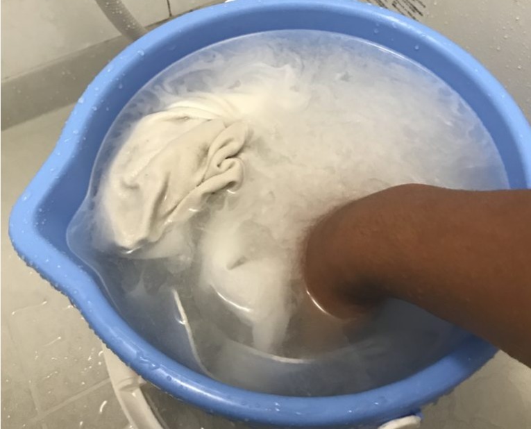 洗剤をいれてつけおき洗い